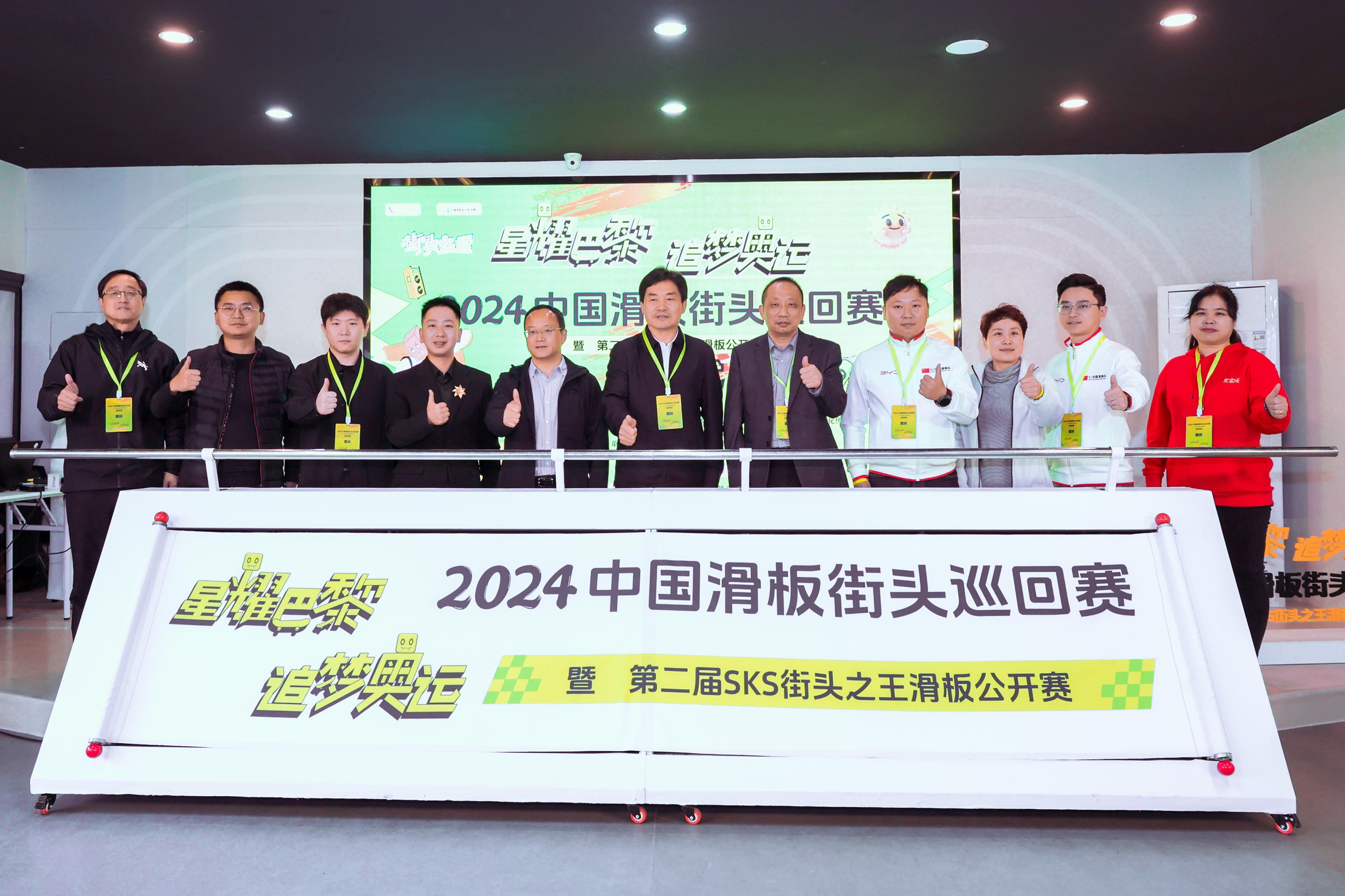 大合影新新.jpg